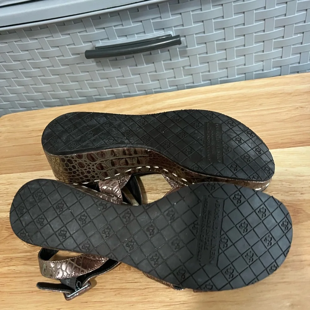 Donald Pliner Shake Sandals Brown Metallic Size 5M